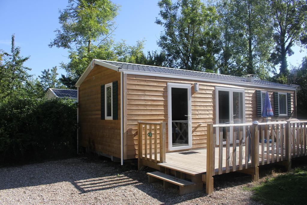 Camping Le Val De Trie Béhen Exteriér fotografie