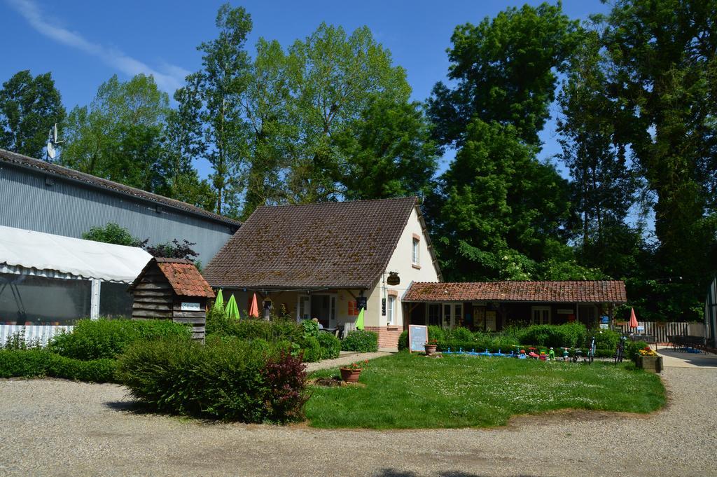 Camping Le Val De Trie Béhen Exteriér fotografie